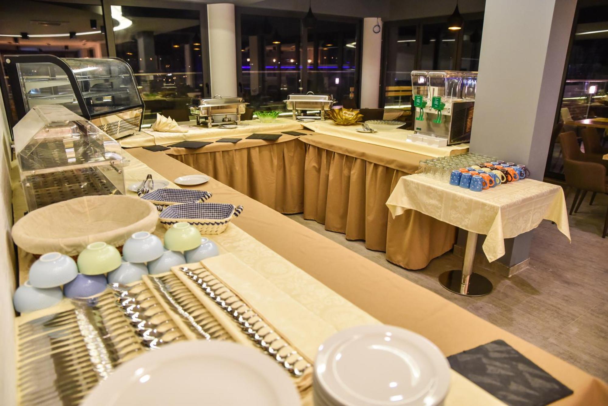 Hotel Evropa Ulcinj Ngoại thất bức ảnh