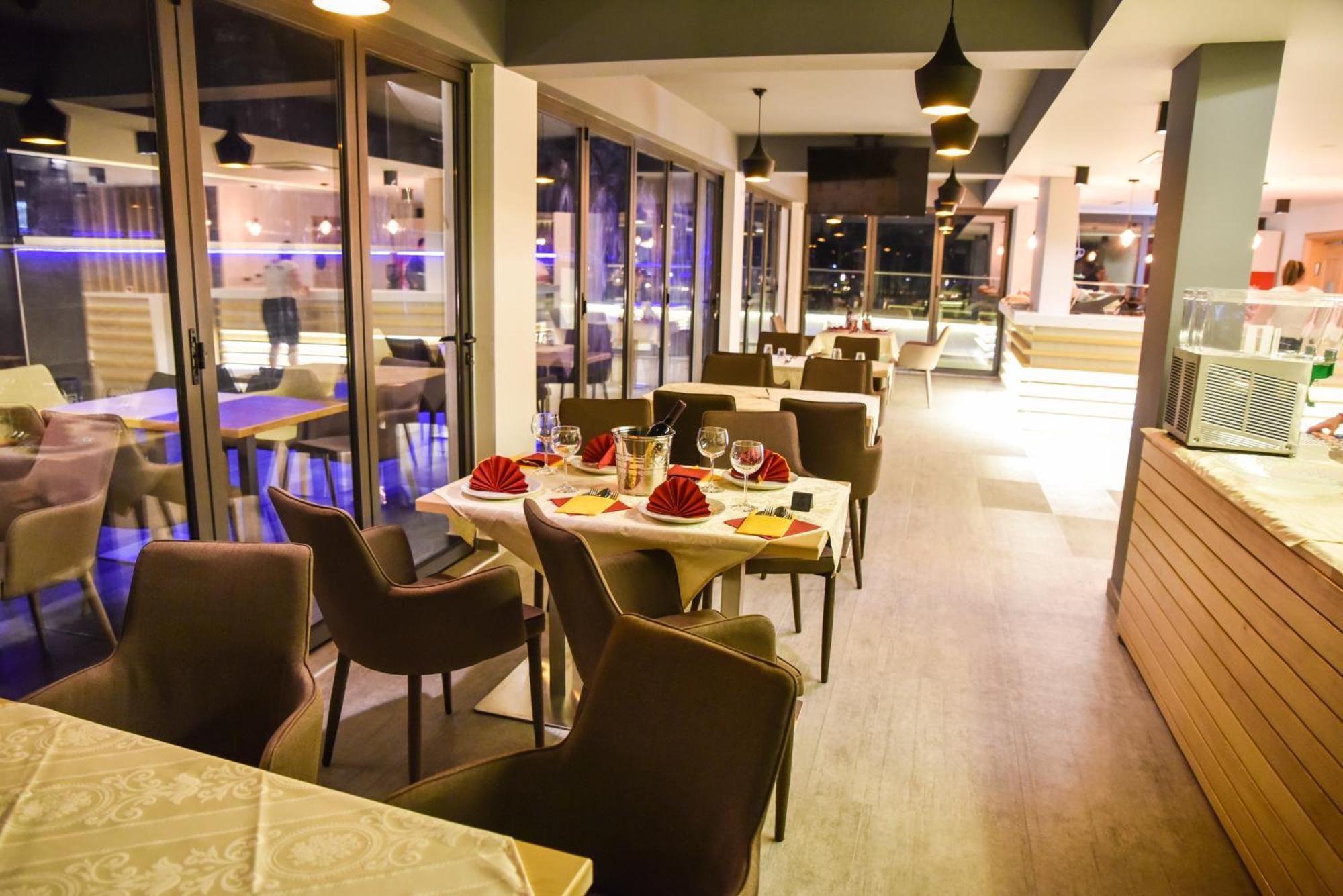 Hotel Evropa Ulcinj Ngoại thất bức ảnh