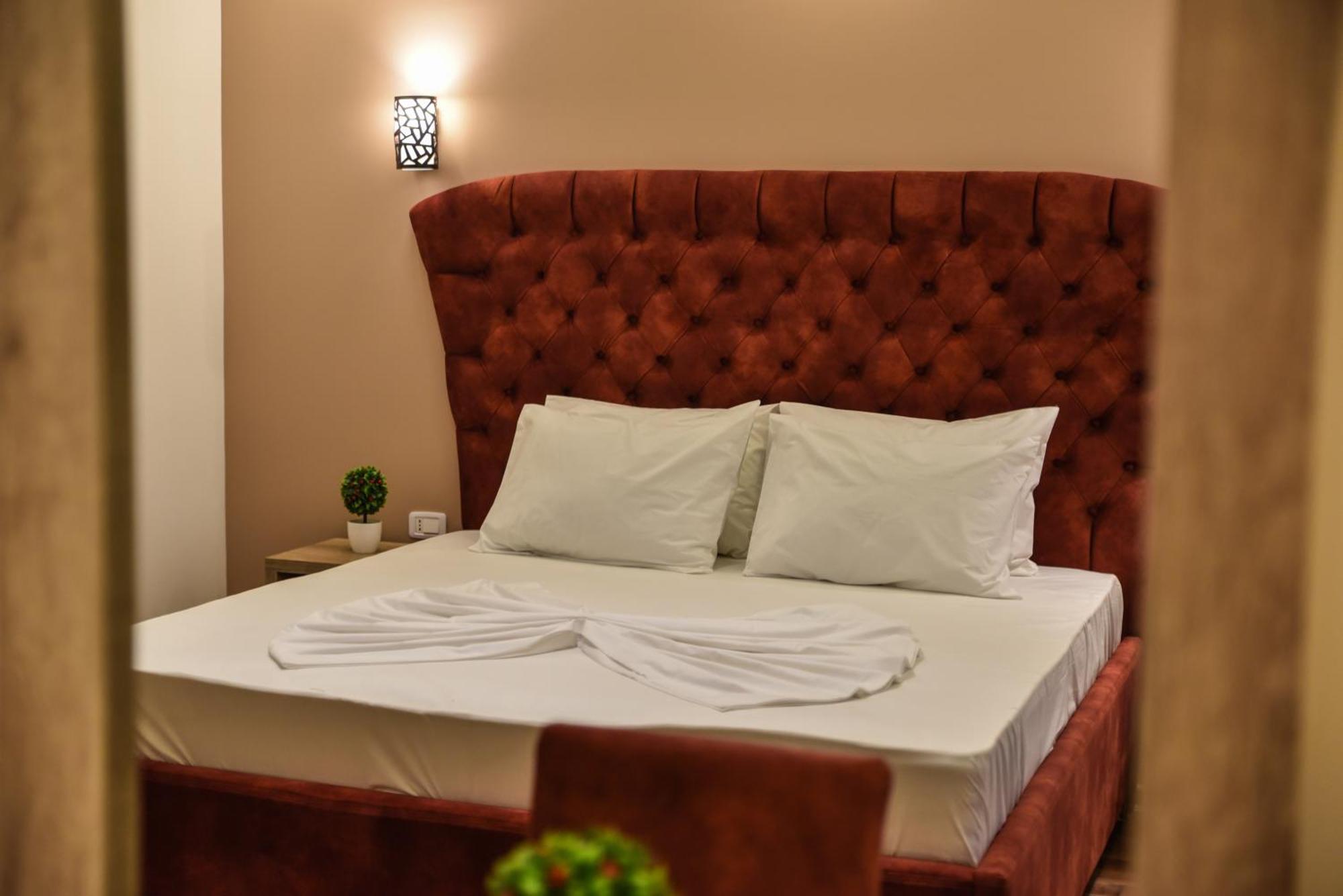 Hotel Evropa Ulcinj Ngoại thất bức ảnh