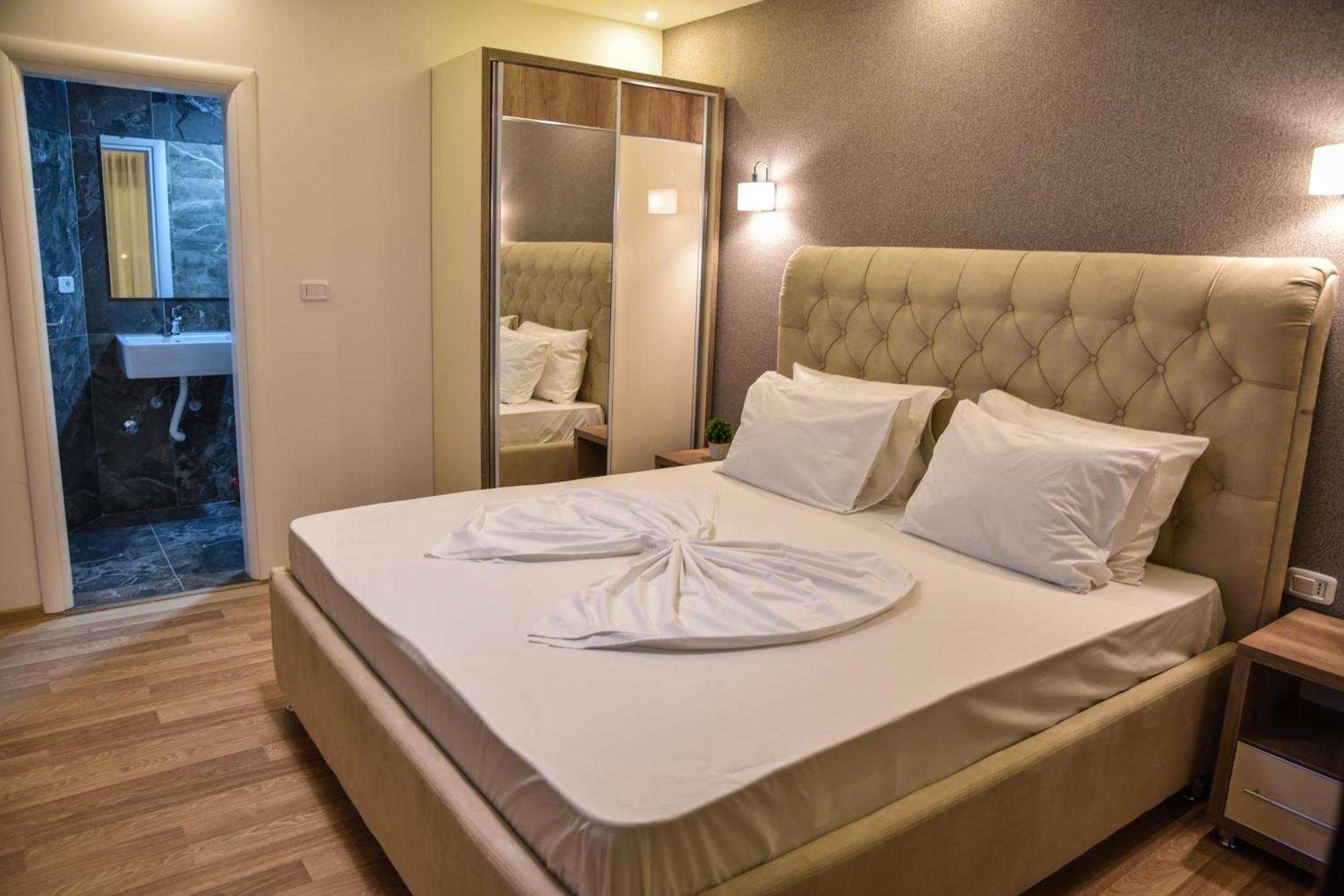 Hotel Evropa Ulcinj Ngoại thất bức ảnh